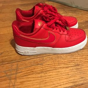 red nike shoes